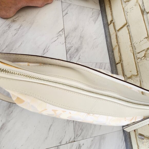 Like New Rare Coach Signature C's White & Cream Shoulder Bag Purse - Picture 6 of 16